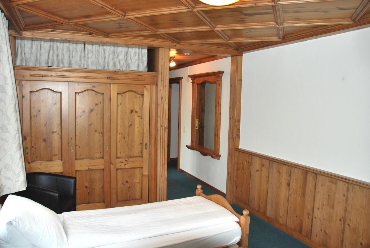 Hotel Zum Kreuz Suhr Exterior photo