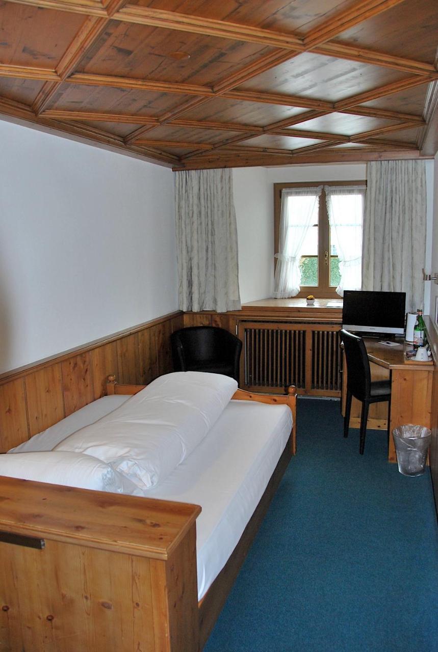 Hotel Zum Kreuz Suhr Exterior photo